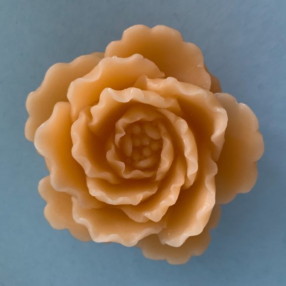 set of three rose shape flawless candles - Picture 4 of 5